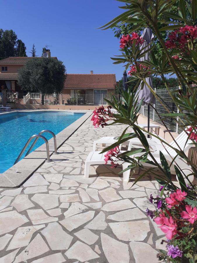 B&B Et Gite D'Ayran Saint-Quentin-la-Poterie Buitenkant foto