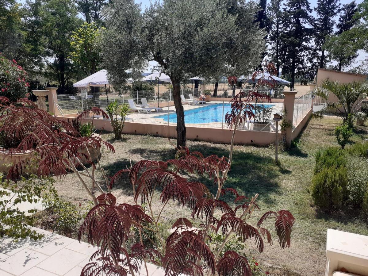 B&B Et Gite D'Ayran Saint-Quentin-la-Poterie Buitenkant foto